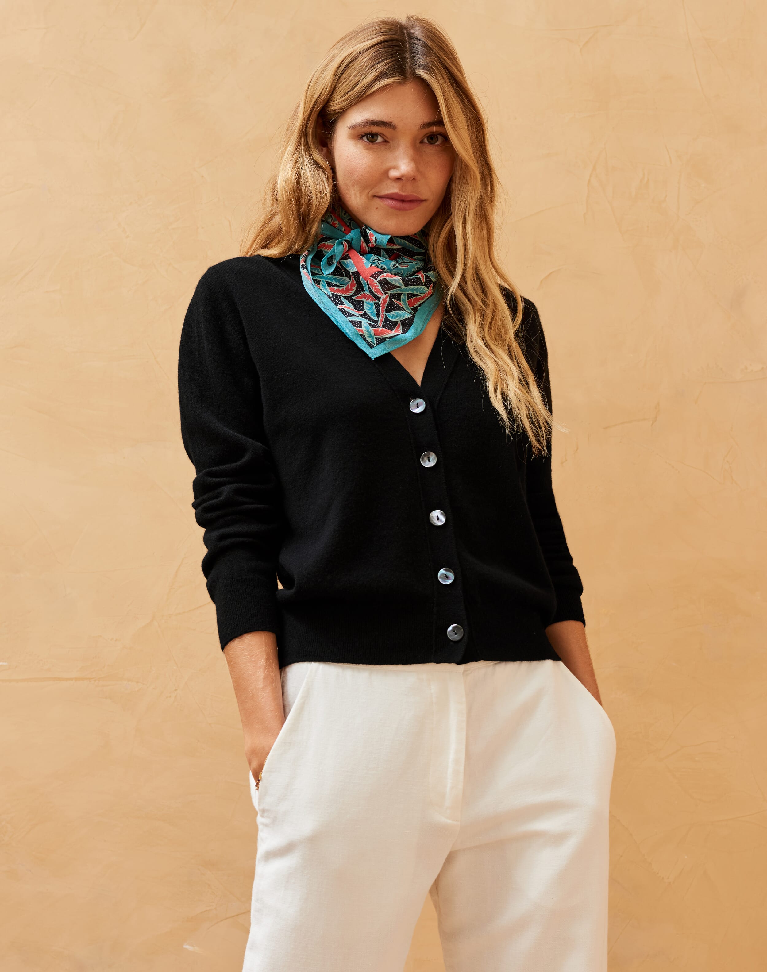Black Women's Cashmere Modern Classic V Neck Cardigan | Brora