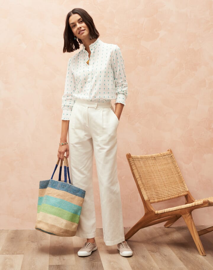 Cotton Dobby Spot Pie Crust Shirt in White & Jade Brora