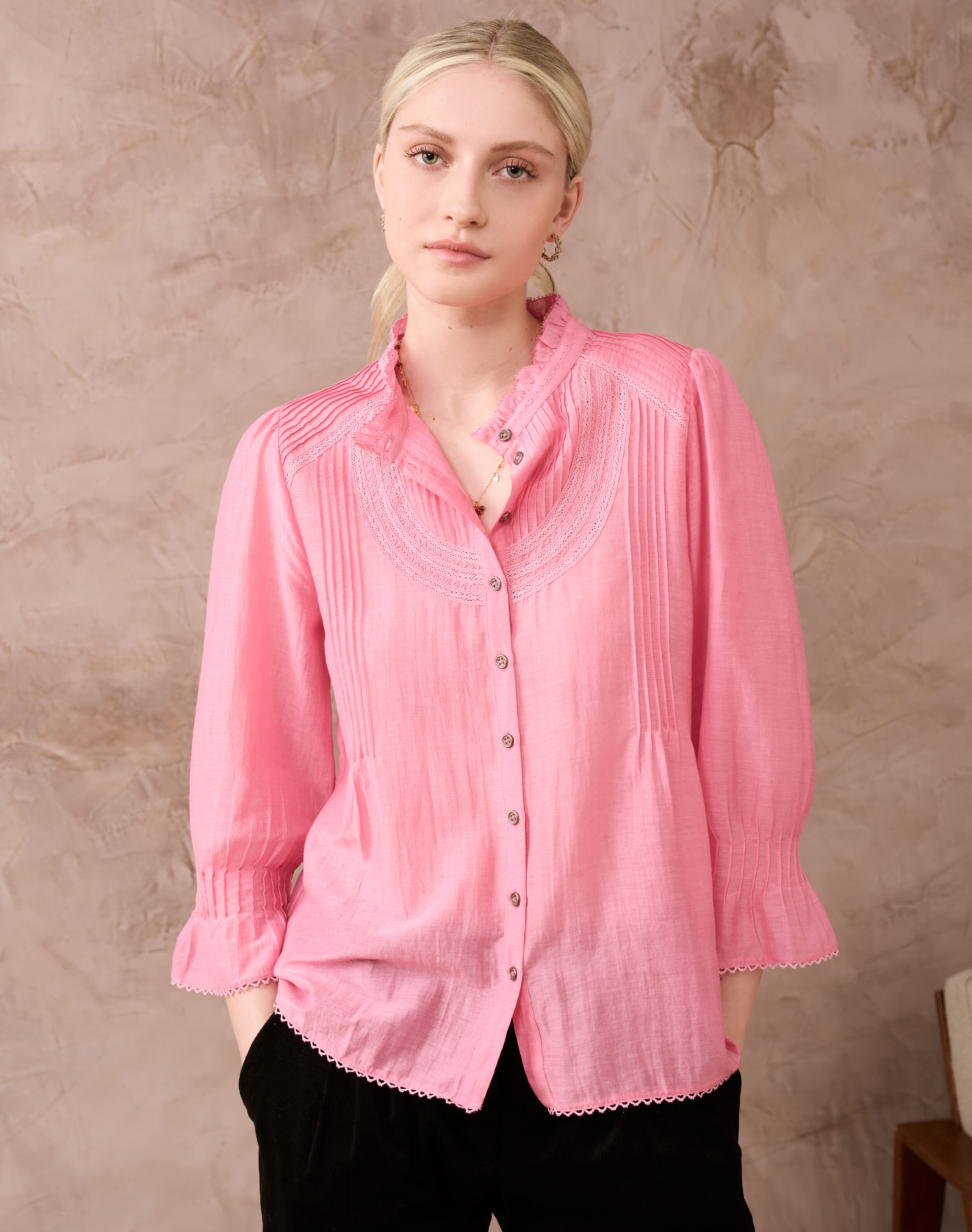美品 akiki CUT JACQUARD BLOUSE/pink CUart Blouse in pink stripe colour