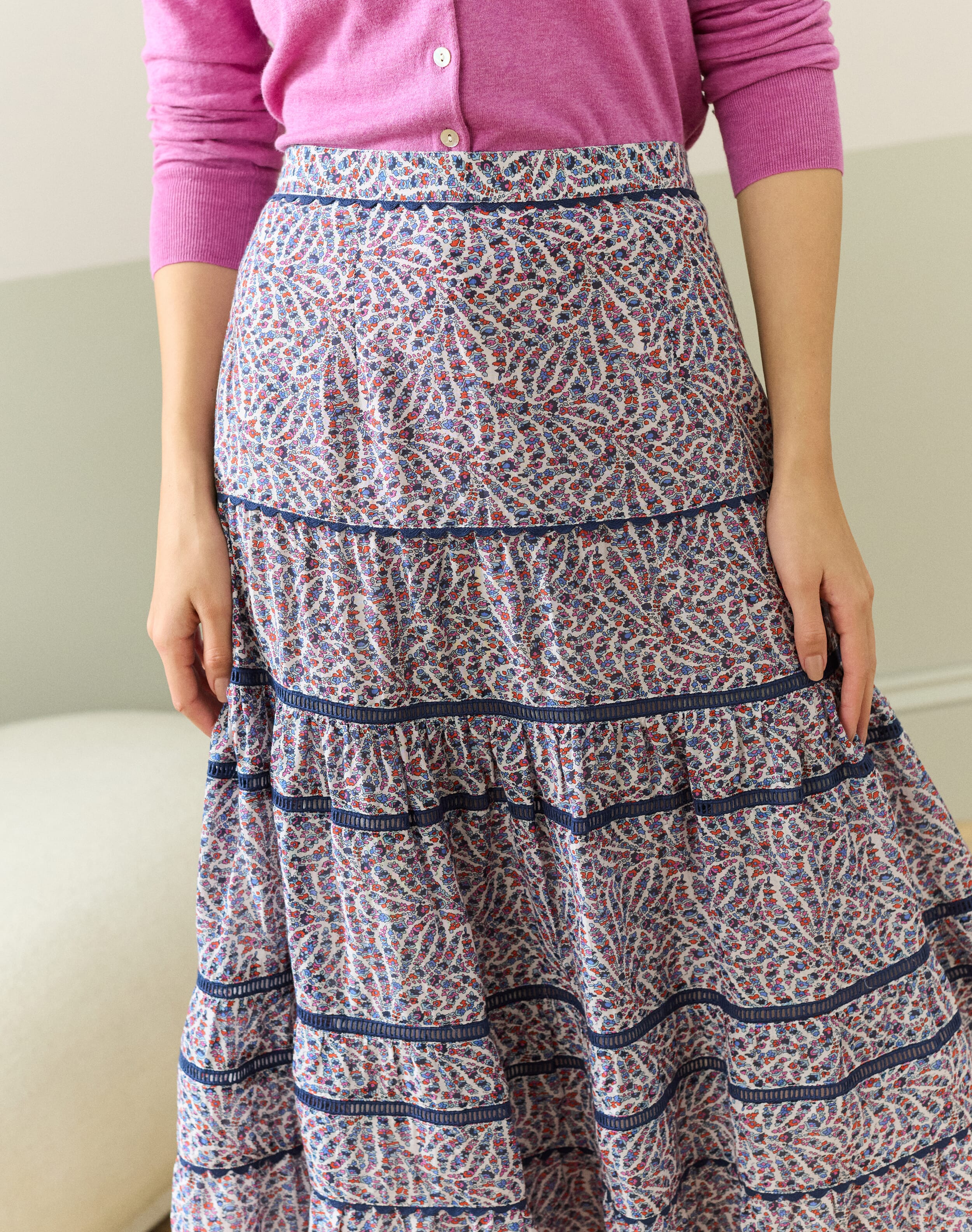 スカート [PLASMA SPHERE] Wish Studied Cane Tiered Laced Cotton Skirt Silk Cotton Tiered Skirt in Chambray | Women's Skirts | Brora