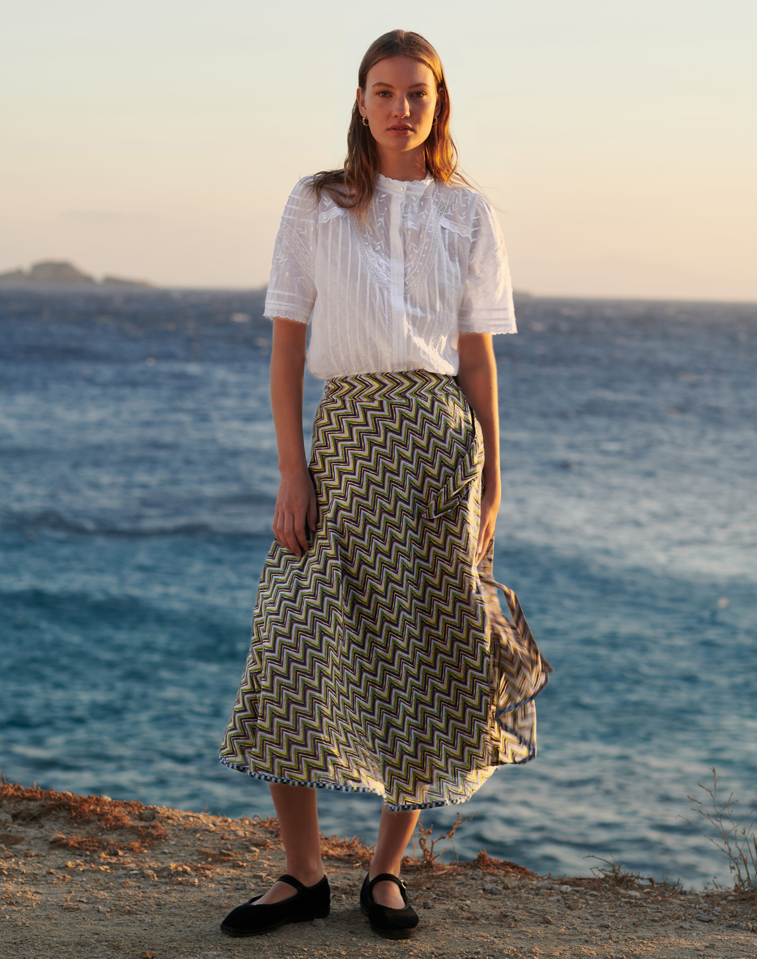 スカート Burberry FW23 Embroidered silk skirt (8077243 B7510) Burberry Argyle Knee Length Wool Skirt, Size Medium 8077691