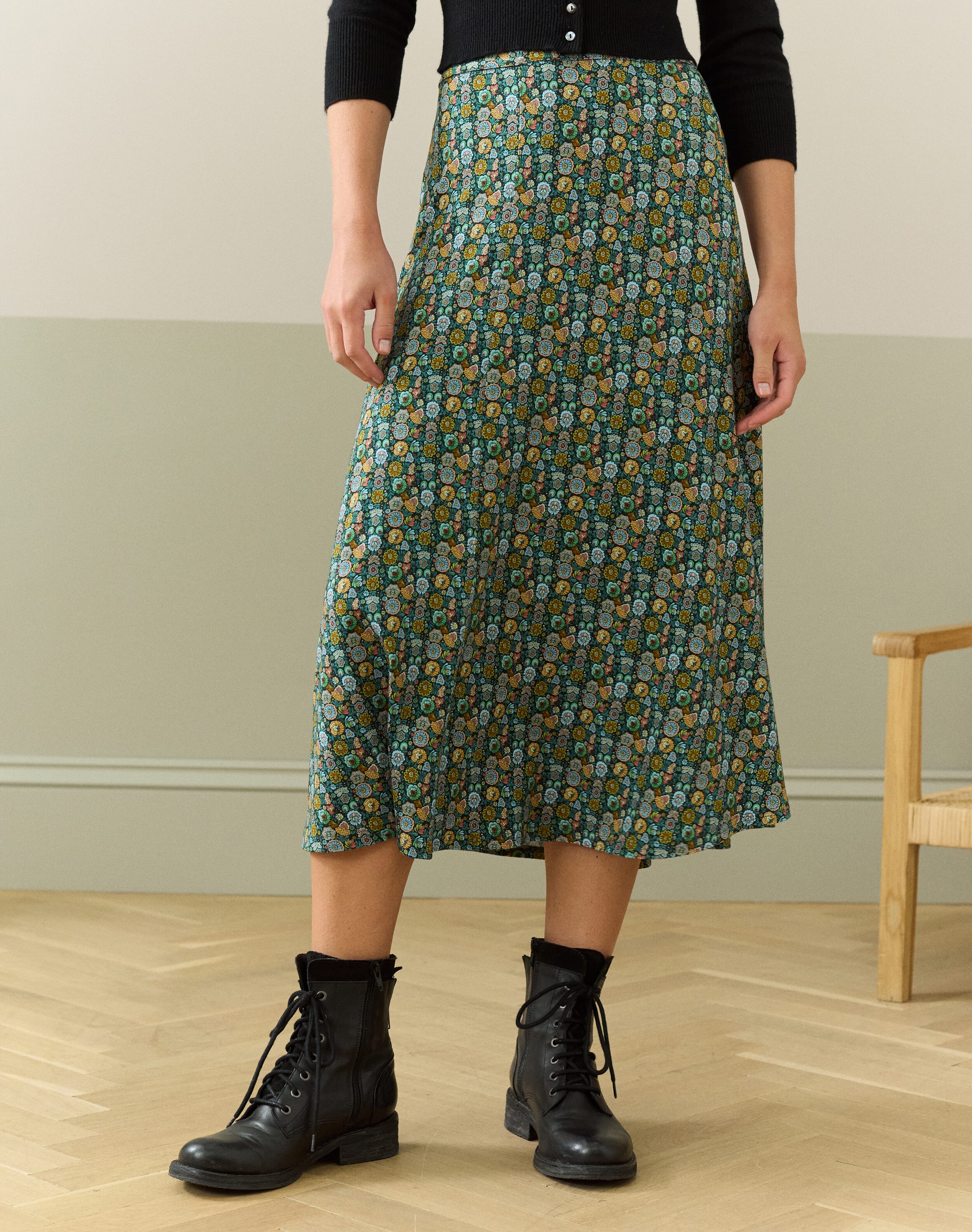 【THE MOZZ】Bri Dart Skirt Middy Striped Rhinestone Bubble Skirt Grey