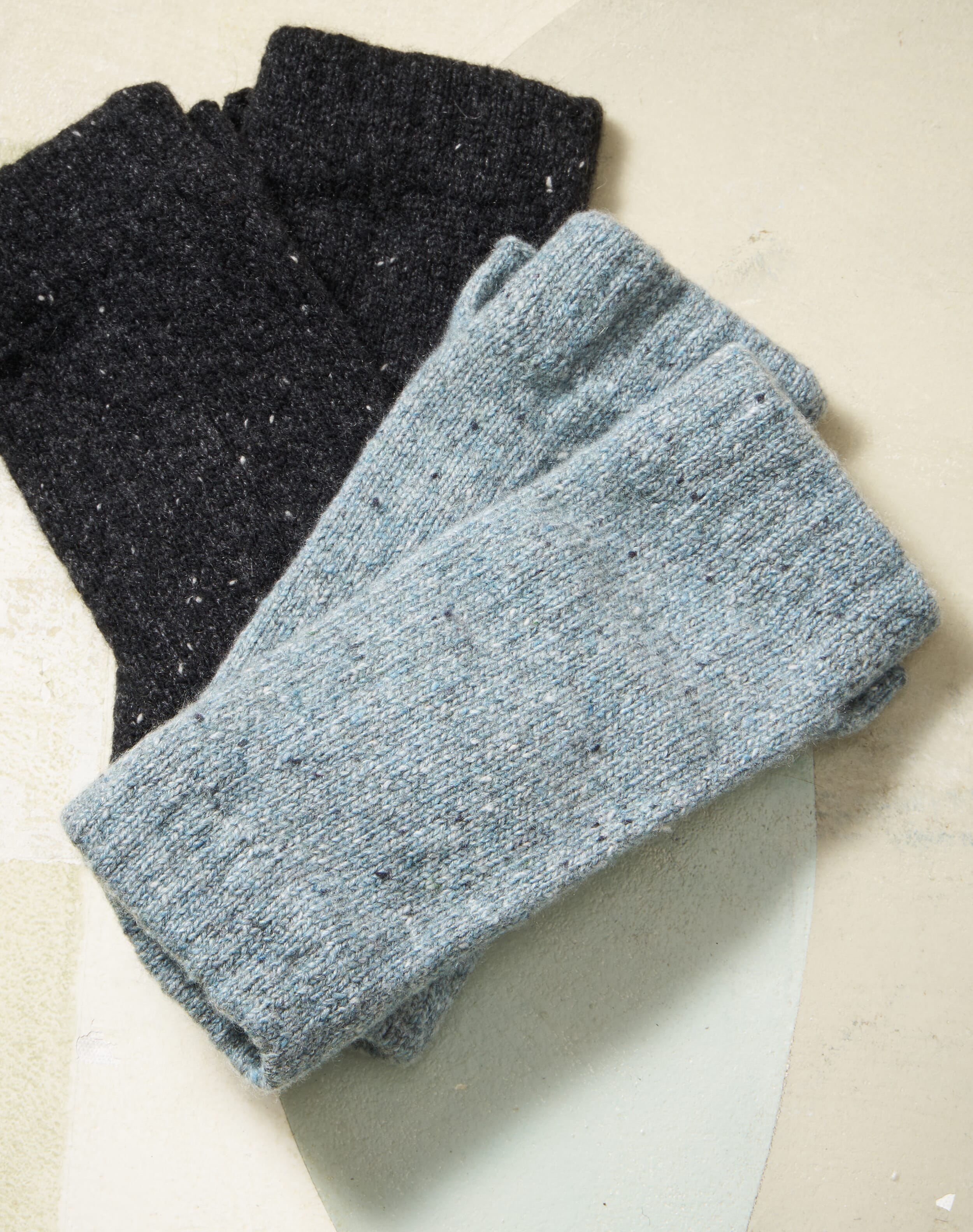 Brora Women's Cashmere Heart Wristwarmers & garnet
