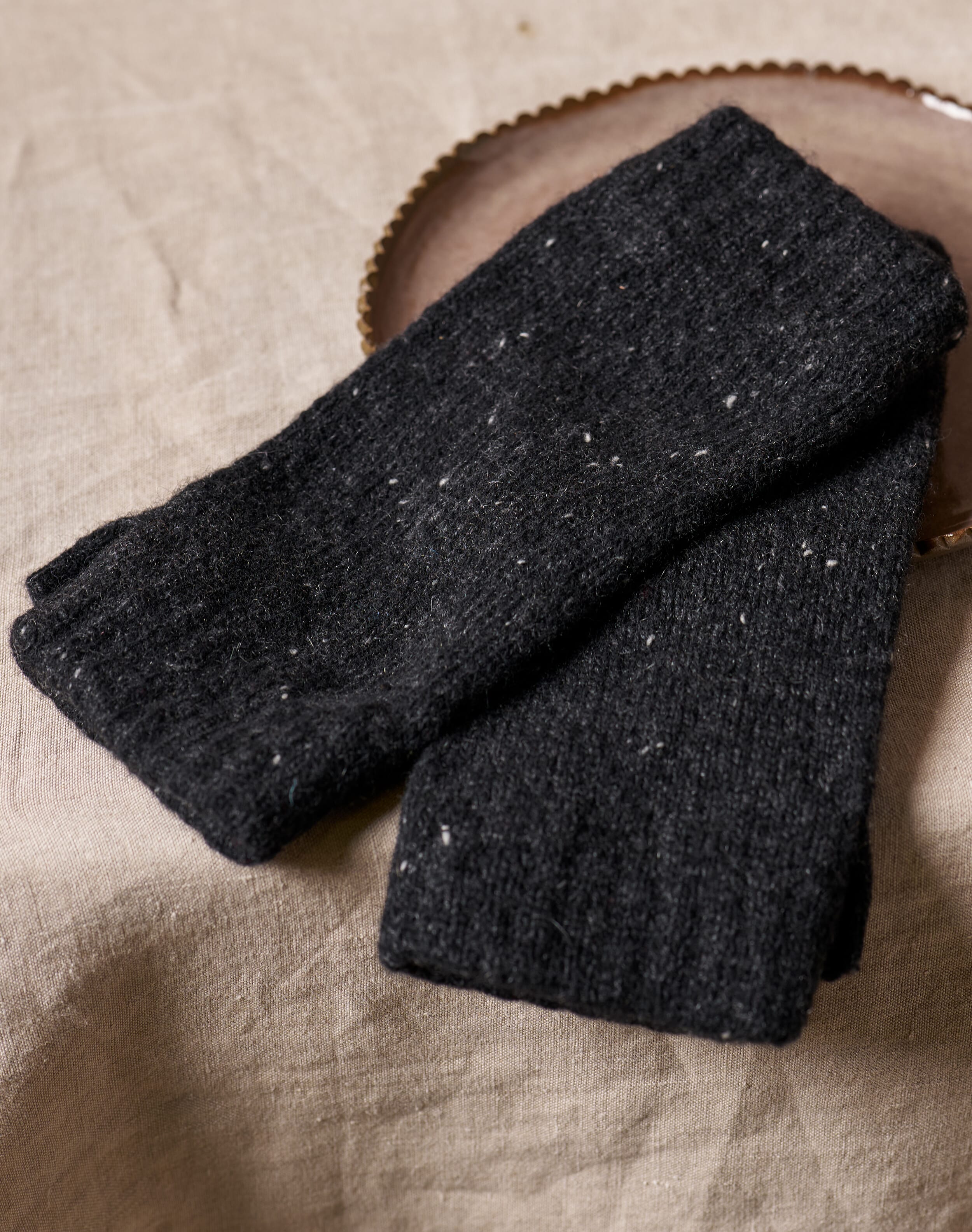 Brora Women's Cashmere Heart Wristwarmers & garnet