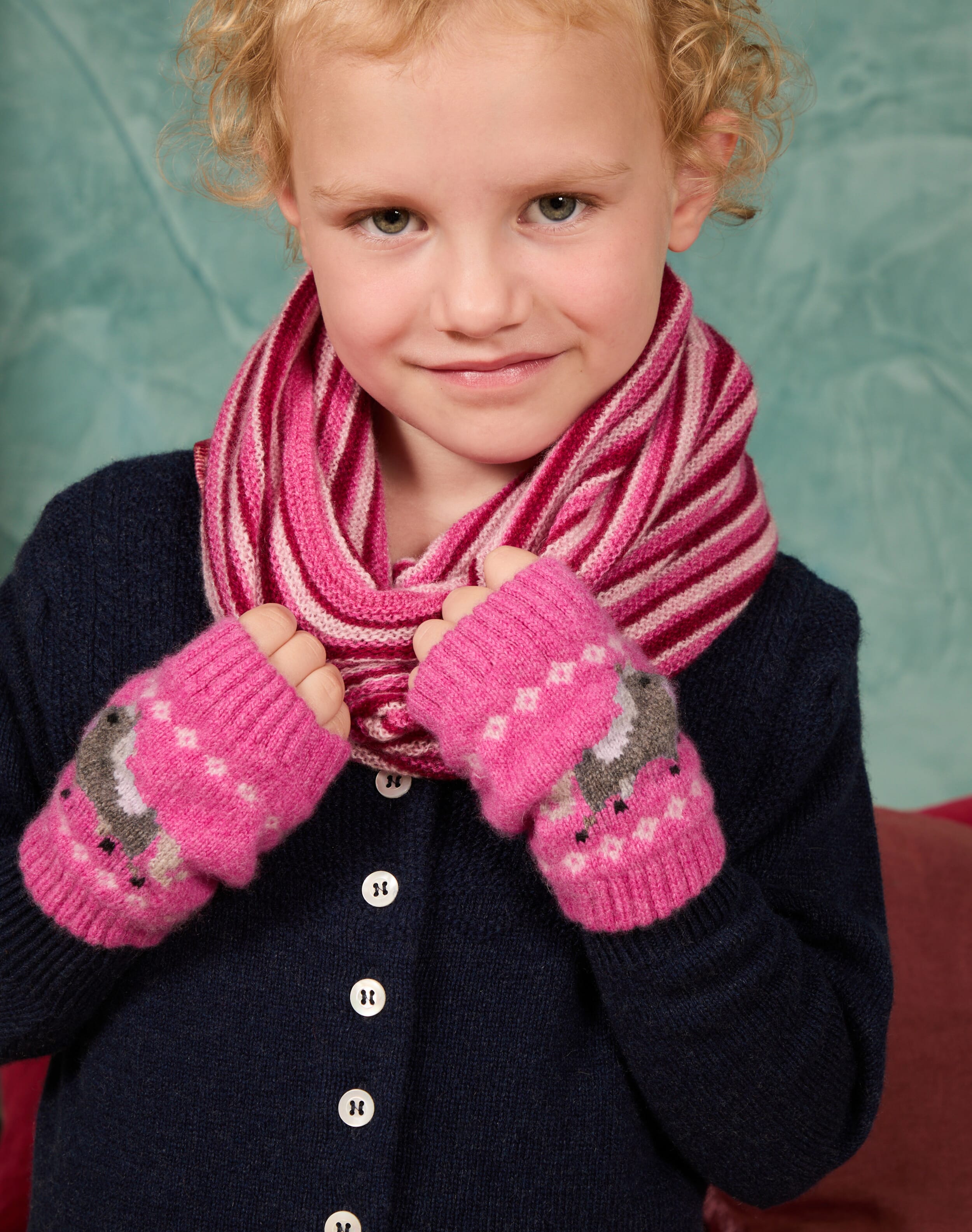 Brora Cashmere Pony Wristwarmers Foxglove