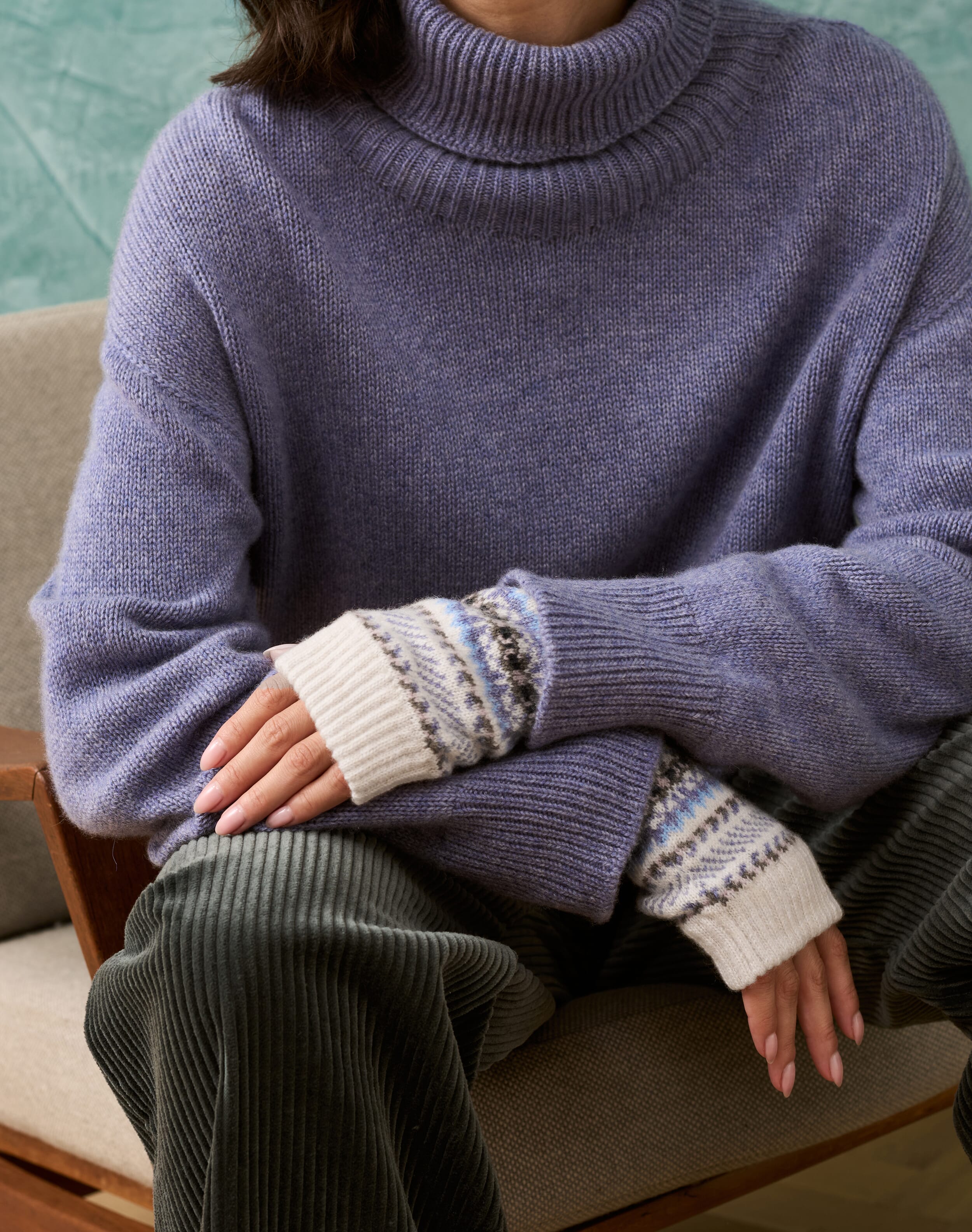 Brora Women's Cashmere Folk Wristwarmers French