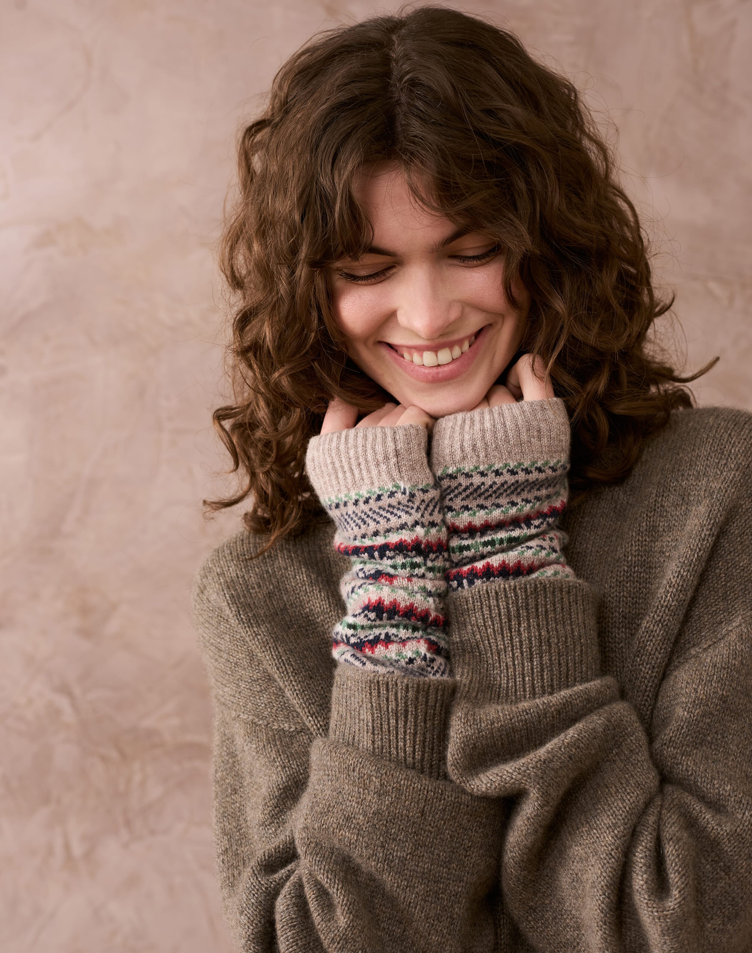 Brora Women's Cashmere Folk Wristwarmers French