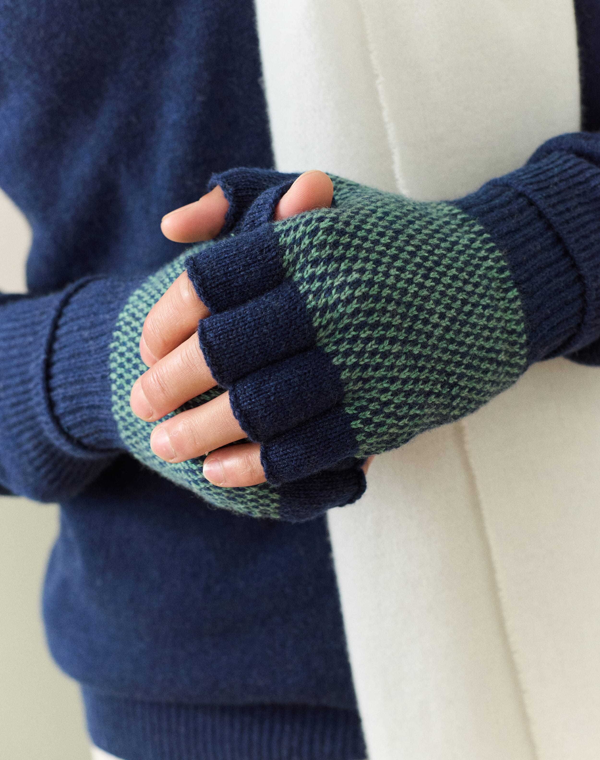 Brora Men's Cashmere Fingerless Gloves French navy & thyme