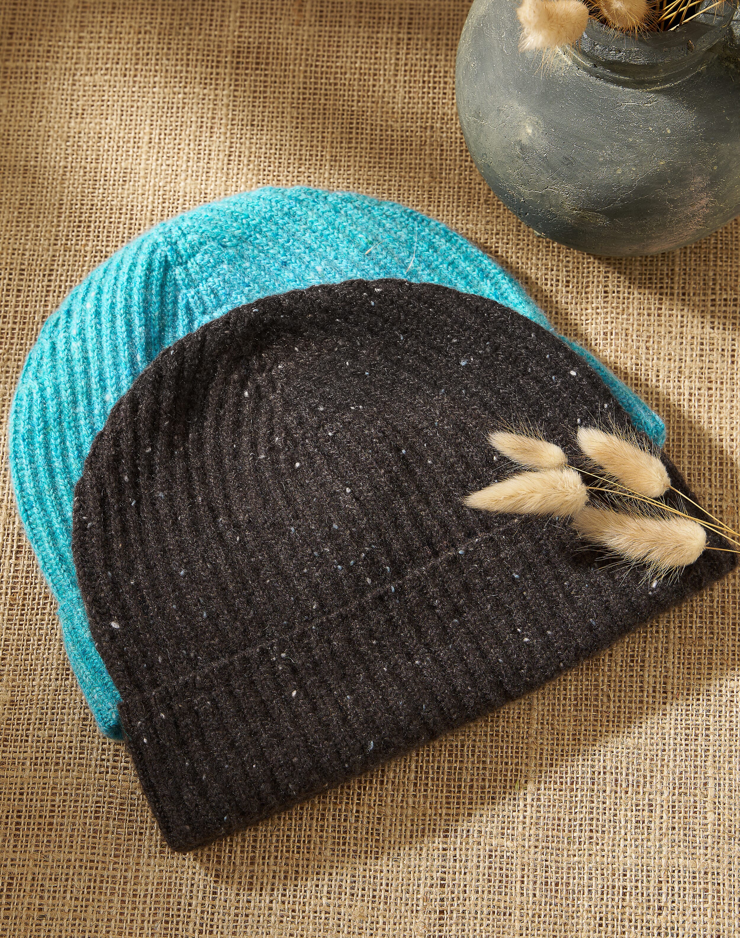 Brora Cashmere Donegal Ribbed Hat Ebony