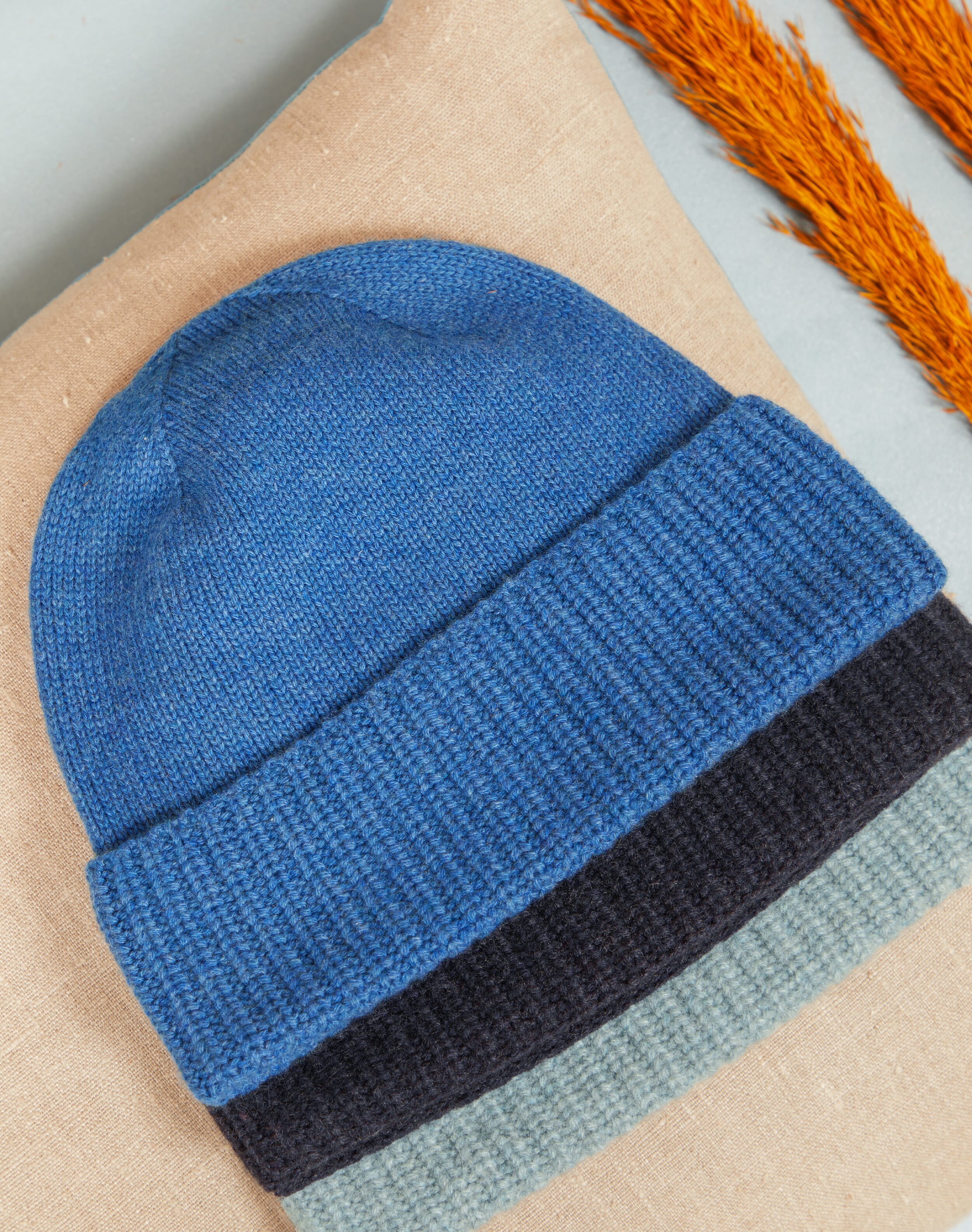 scottish-cashmere-beanie-in-dusk-accessories-brora