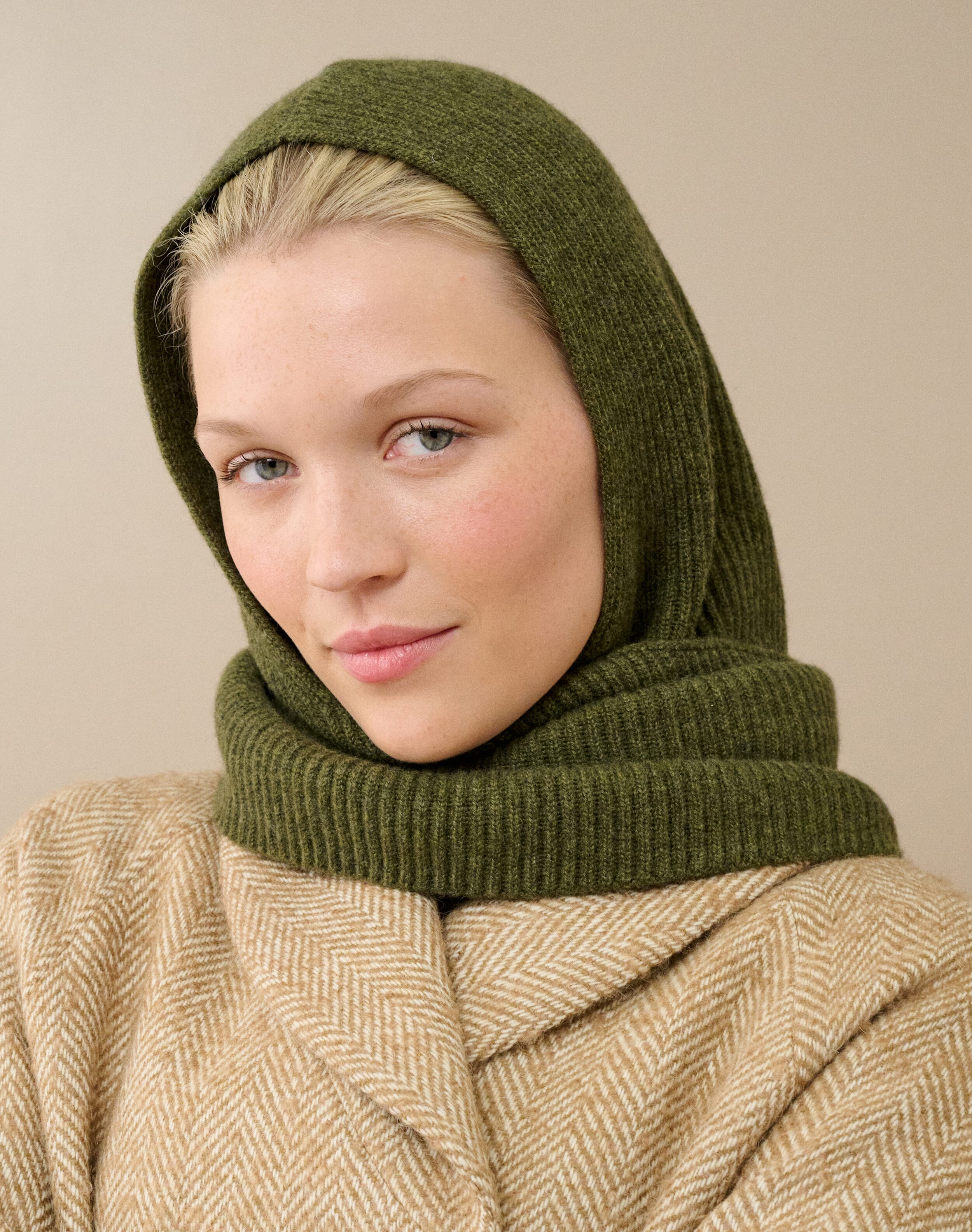Cashmere Ribbed Hooded Scarf in Sorrel | Brora Clearance