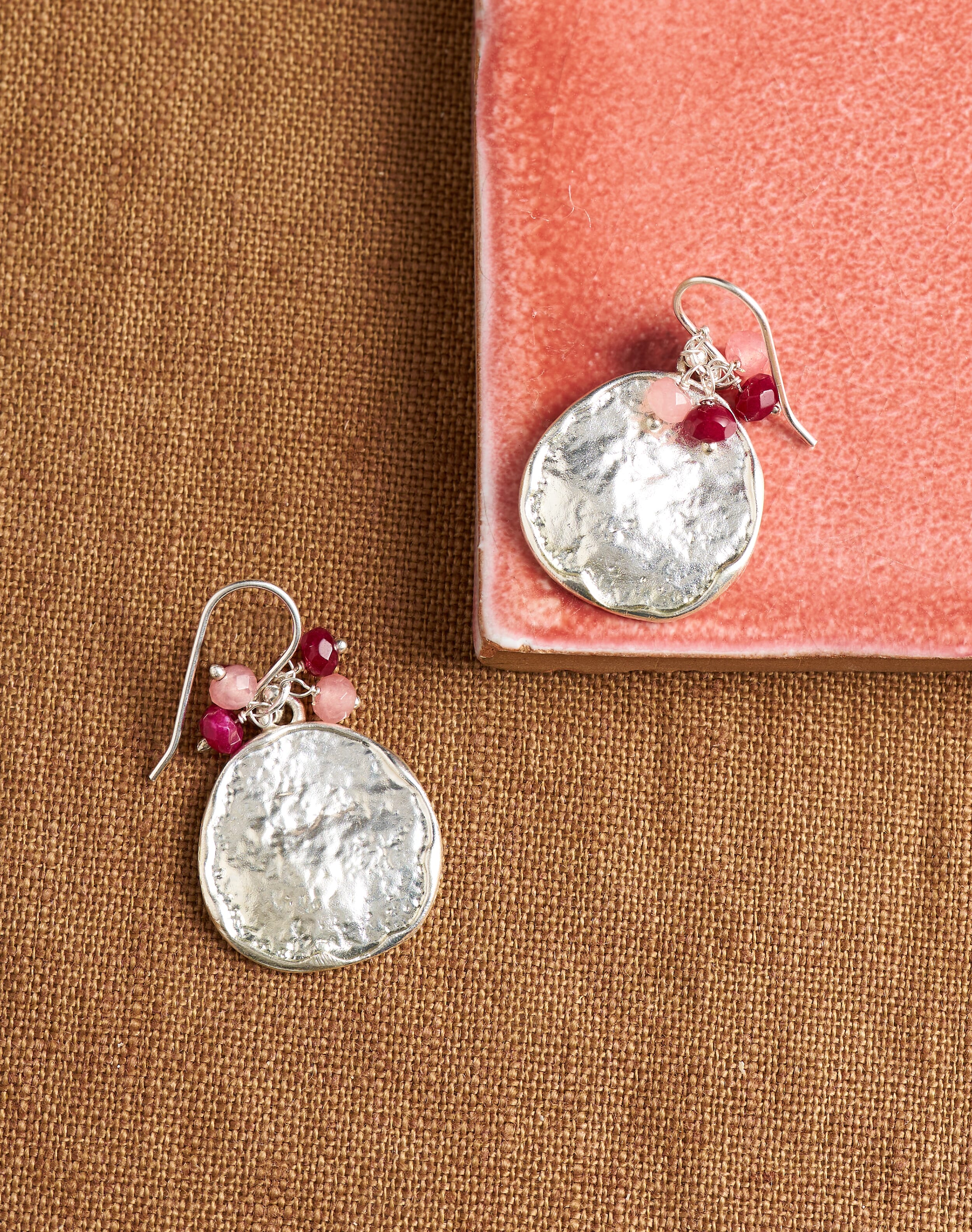 Silver Hammered Disc Earrings Silver garnet