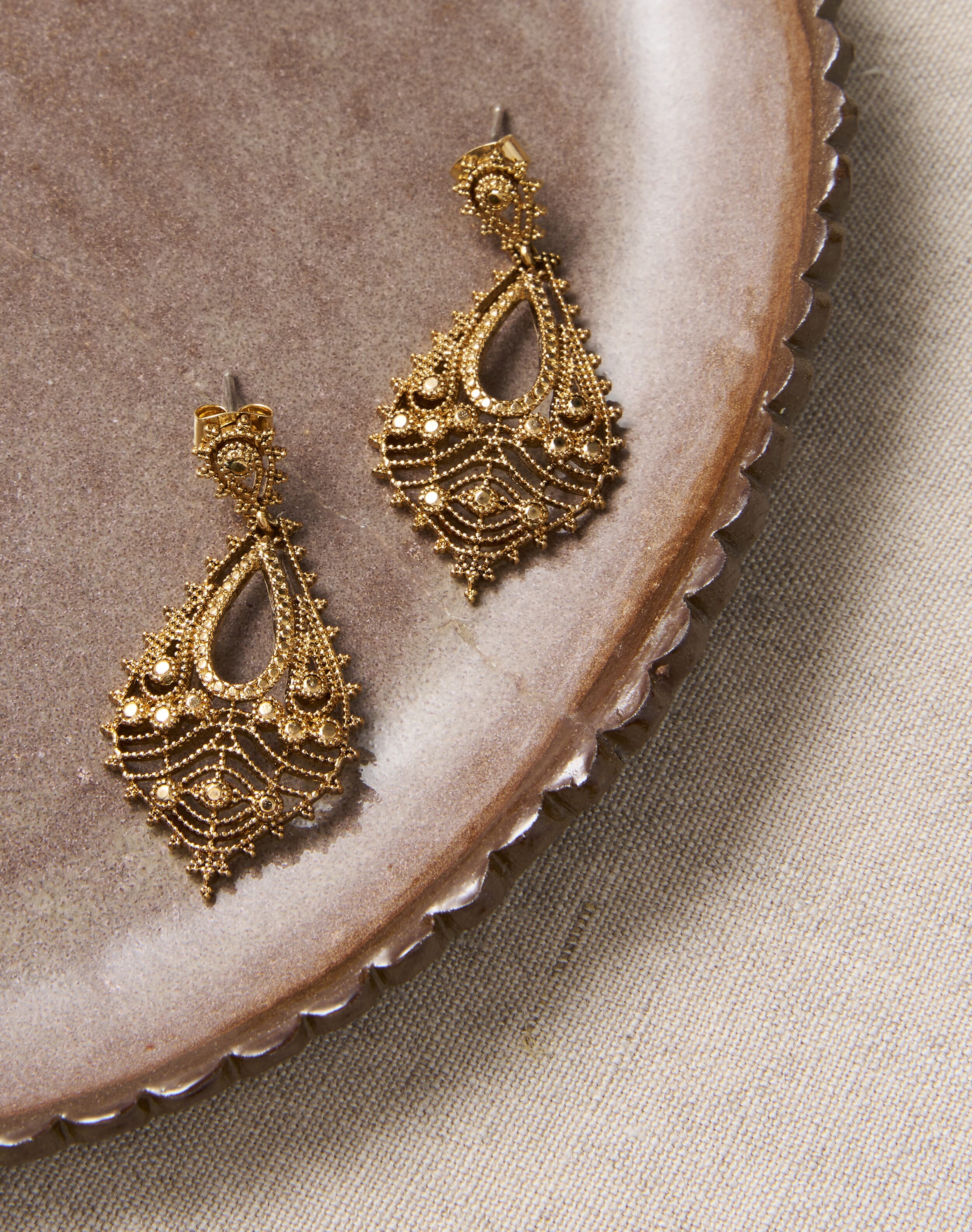 Brora Women's Cashmere Heart Wristwarmers & garnet