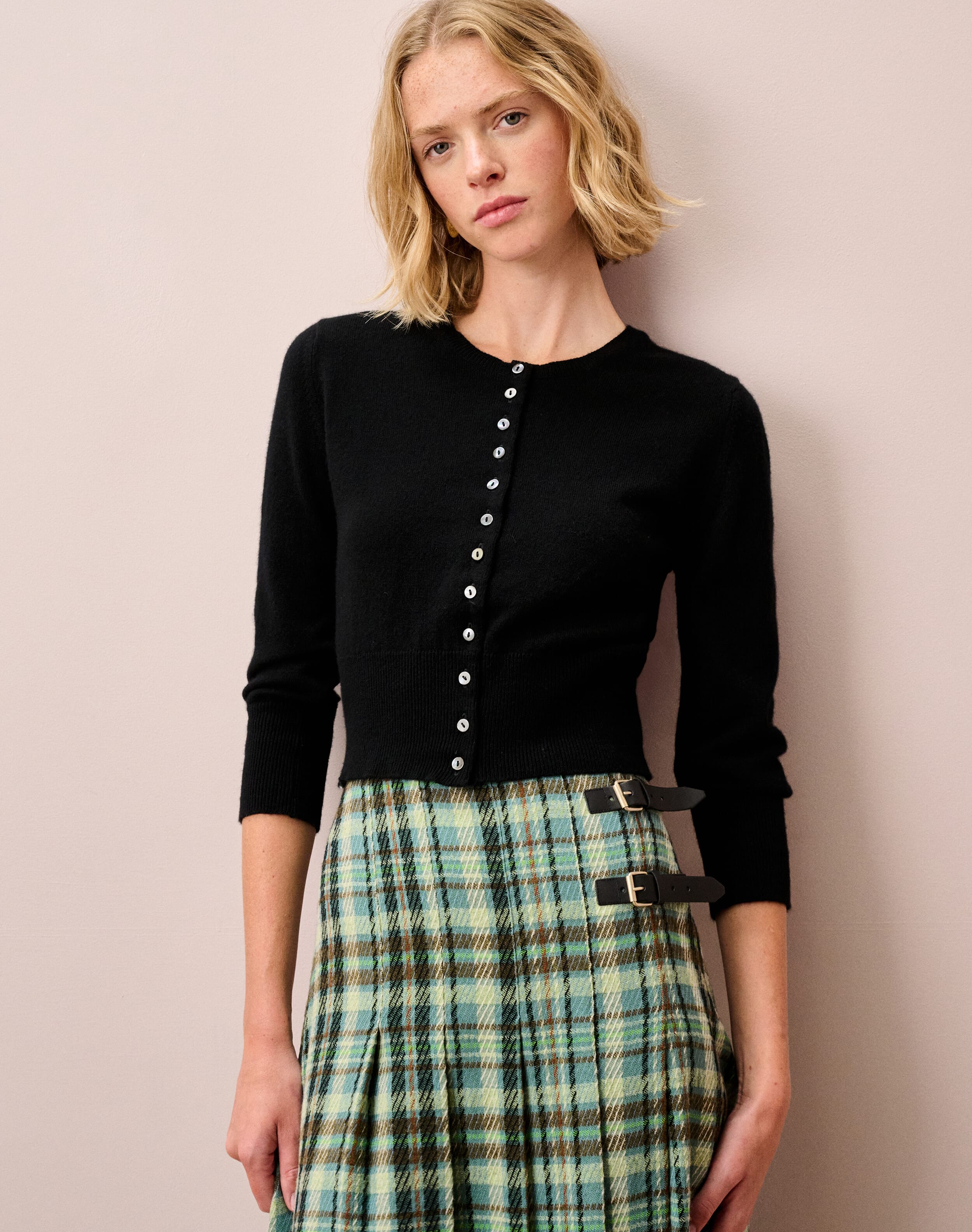 Scottish Cashmere Cropped Cardigan in Black | Brora Fashion