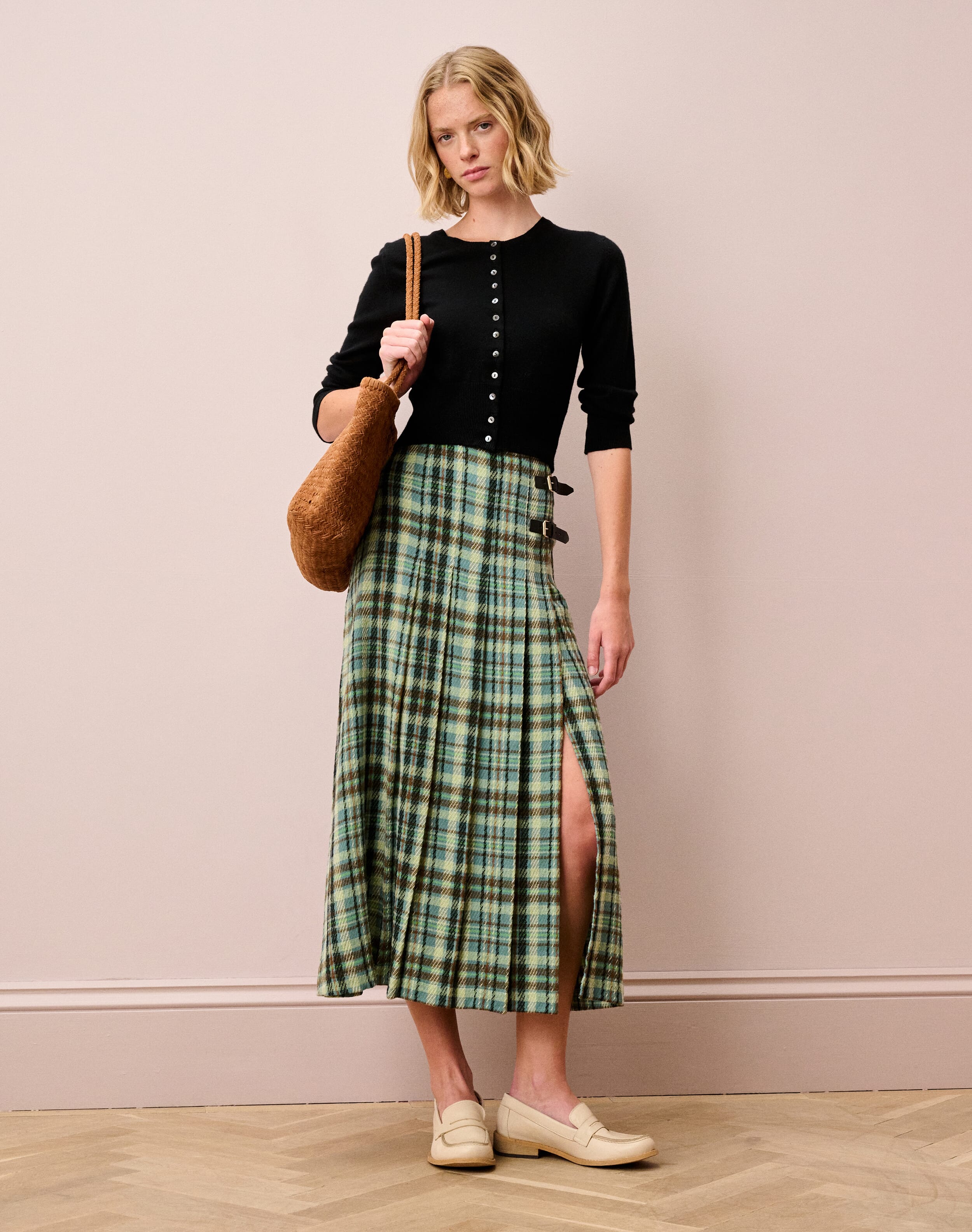 Scottish Cashmere Cropped Cardigan in Black | Brora Fashion