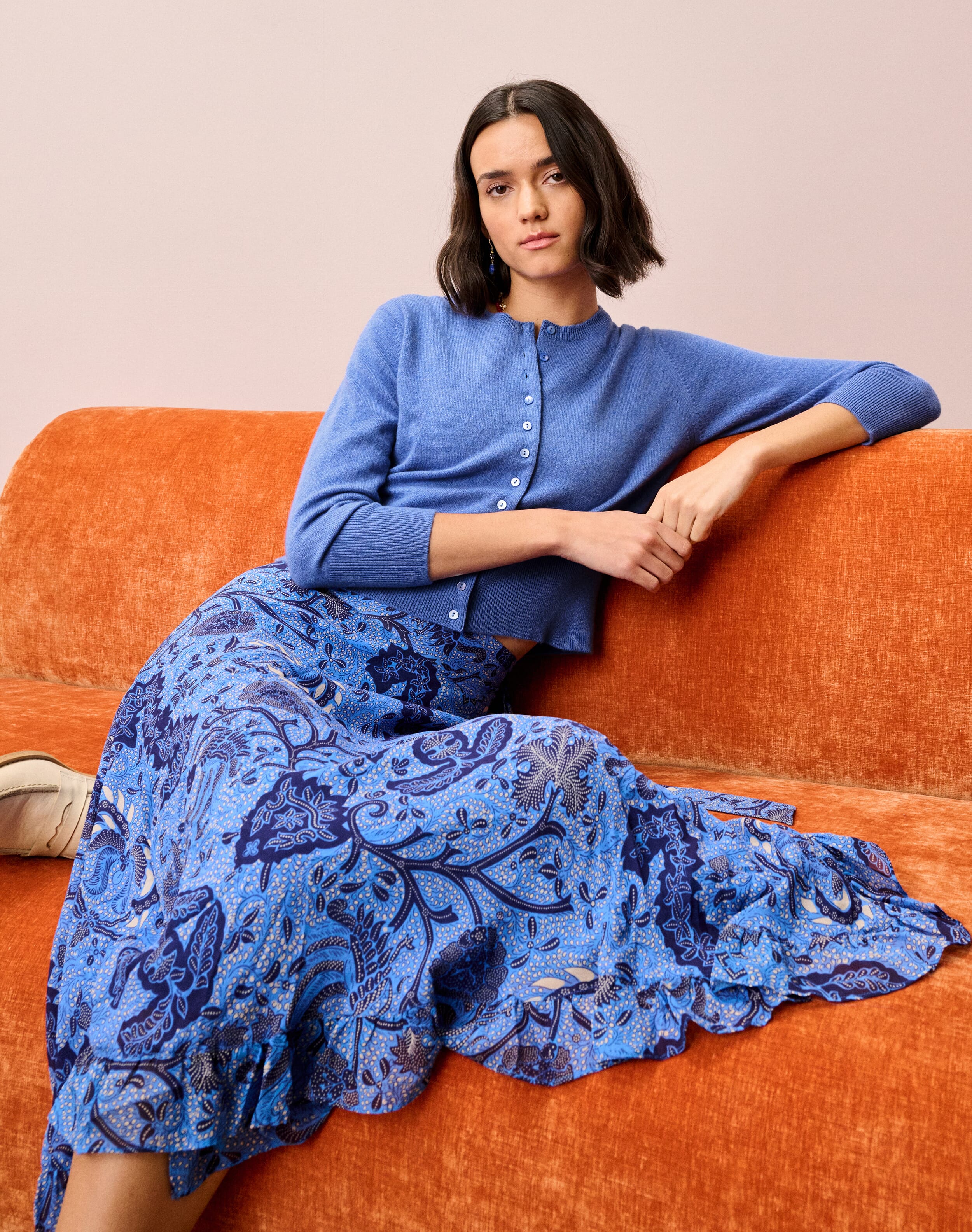 美品 a ccordion trimming cardigan ニット Scottish Cashmere Cropped Cardigan in Cornflower | Brora Sale