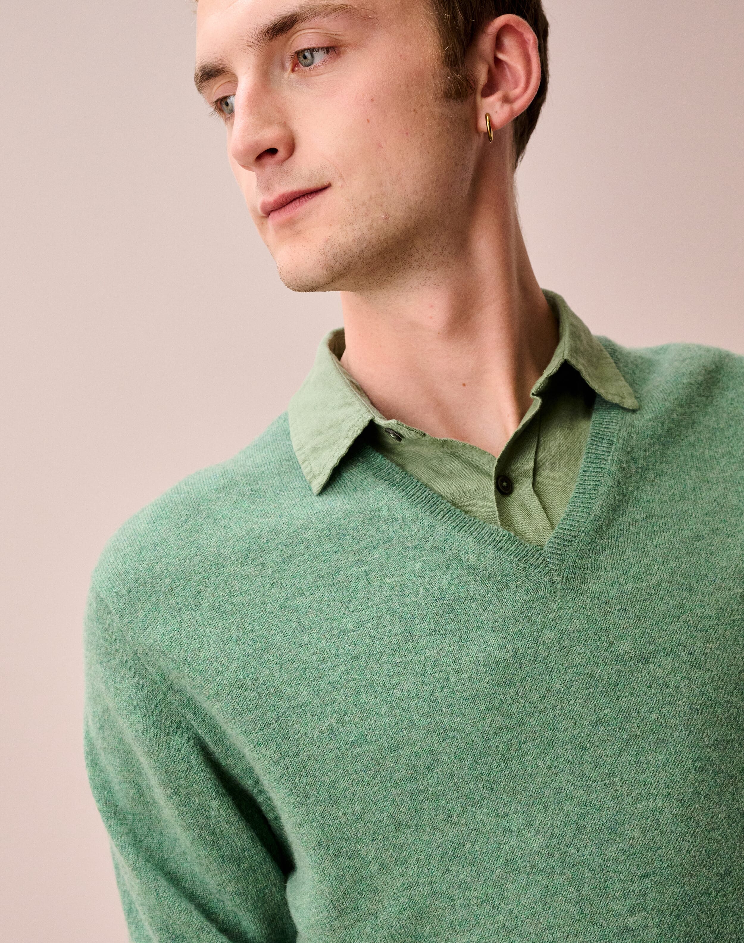 Men's Scottish Cashmere Fine V Neck Jumper in Thyme