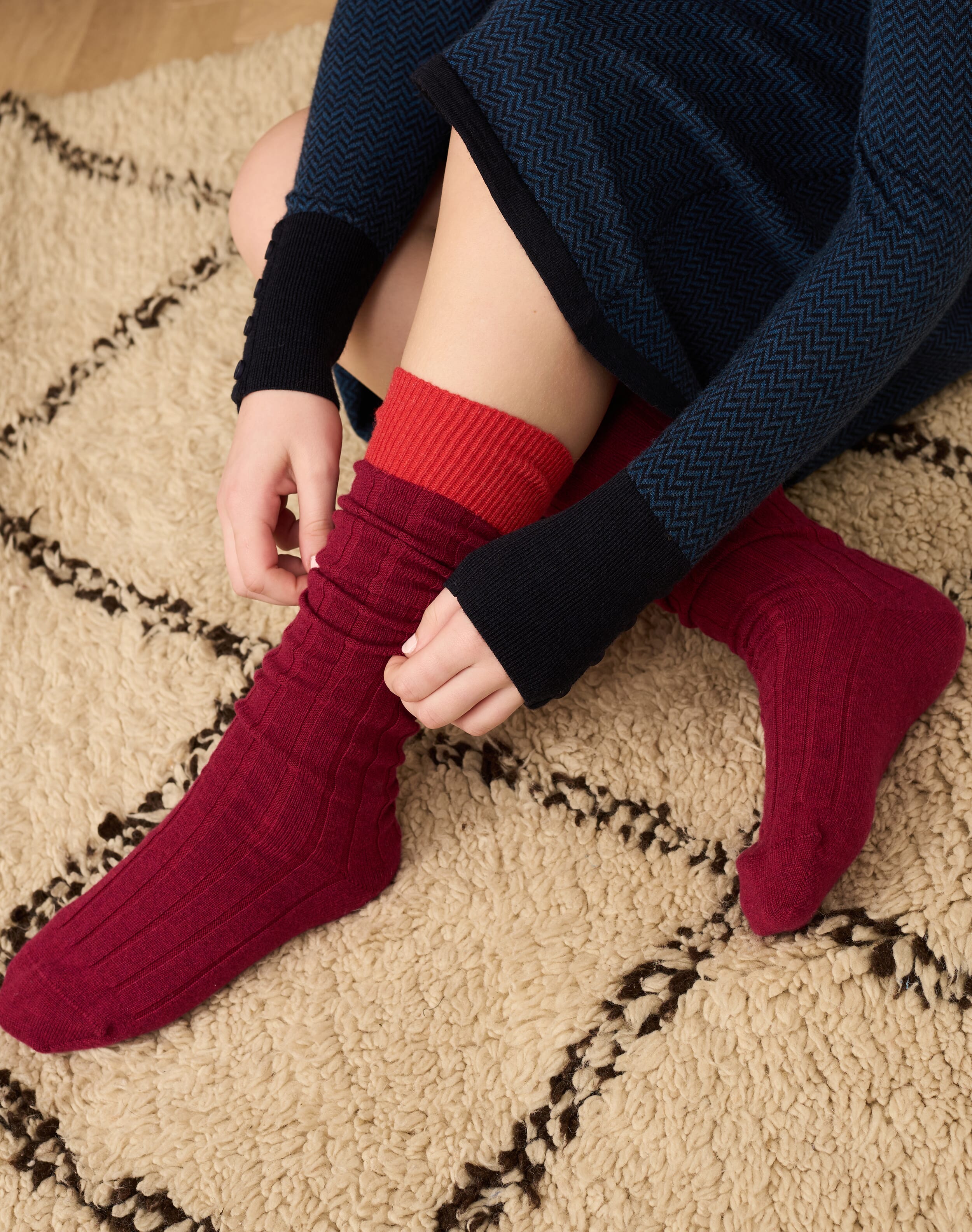 Brora Women s Cashmere Long Socks Mulberry rosehip 