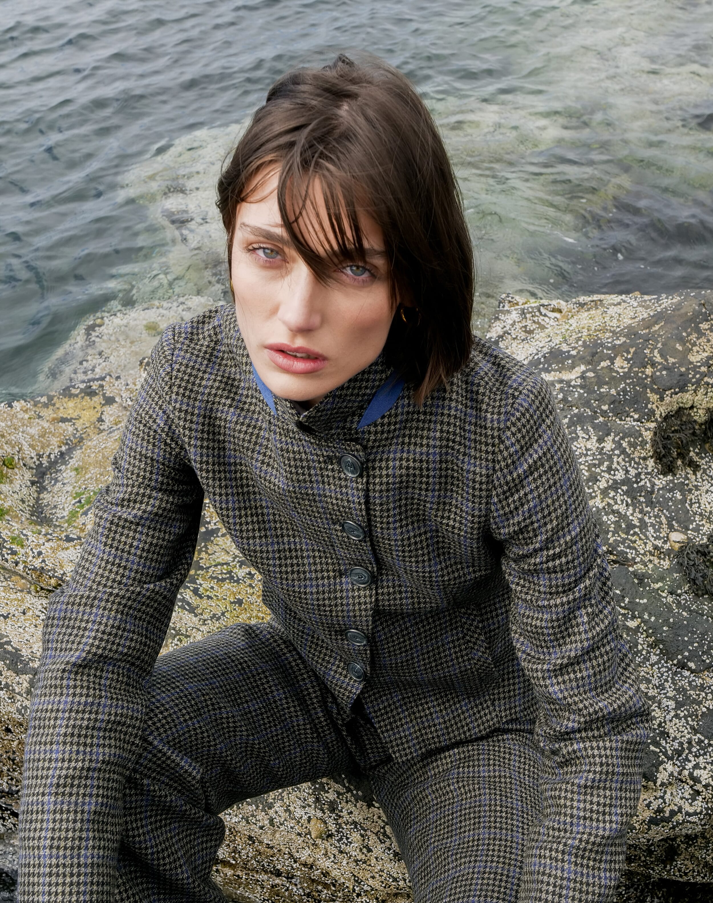 Brora The Houndstooth Wool Jacket Charcoal cobalt