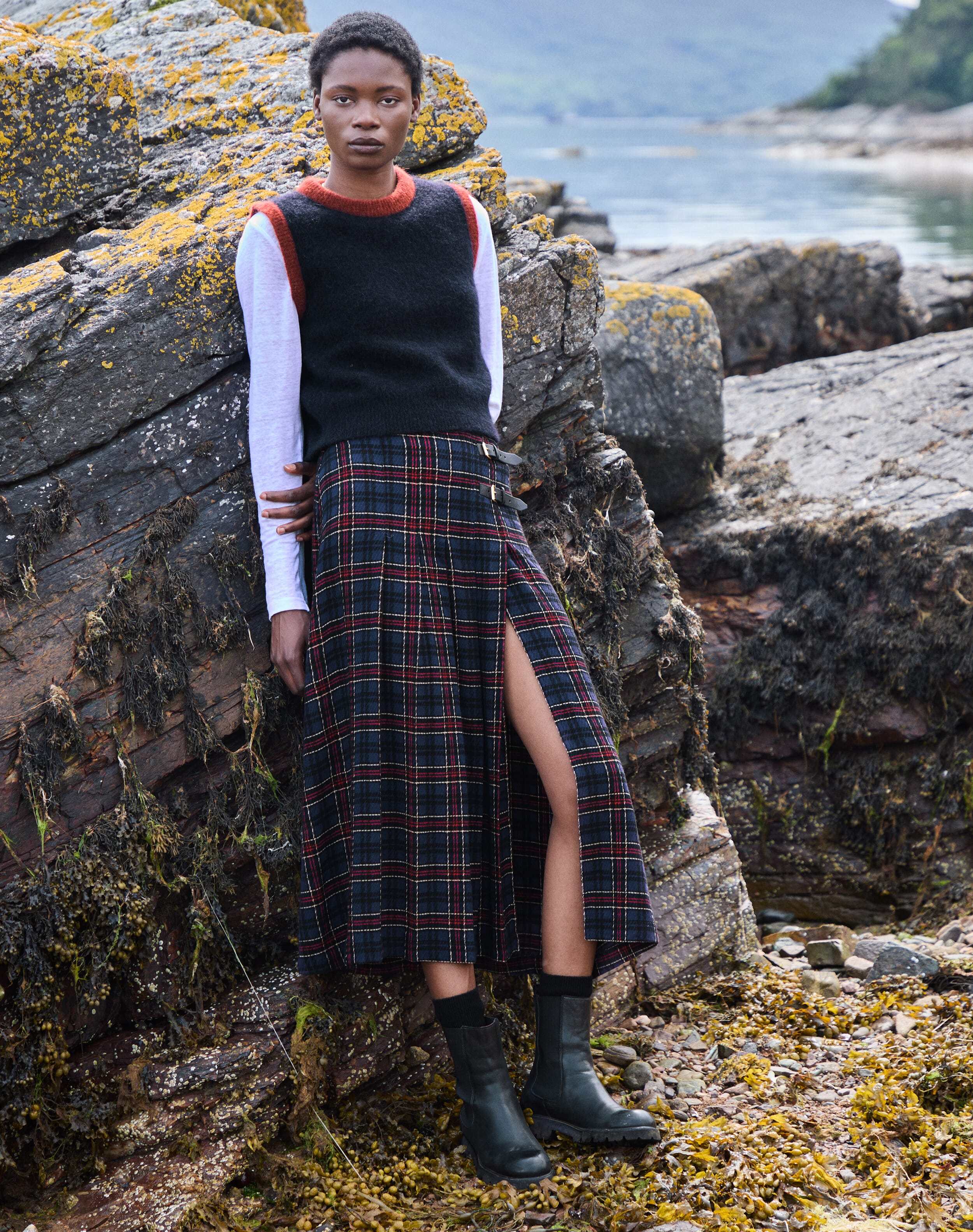 Alpaca Contrast Trim Tank in Ink | Brora Clearance | Womenswear