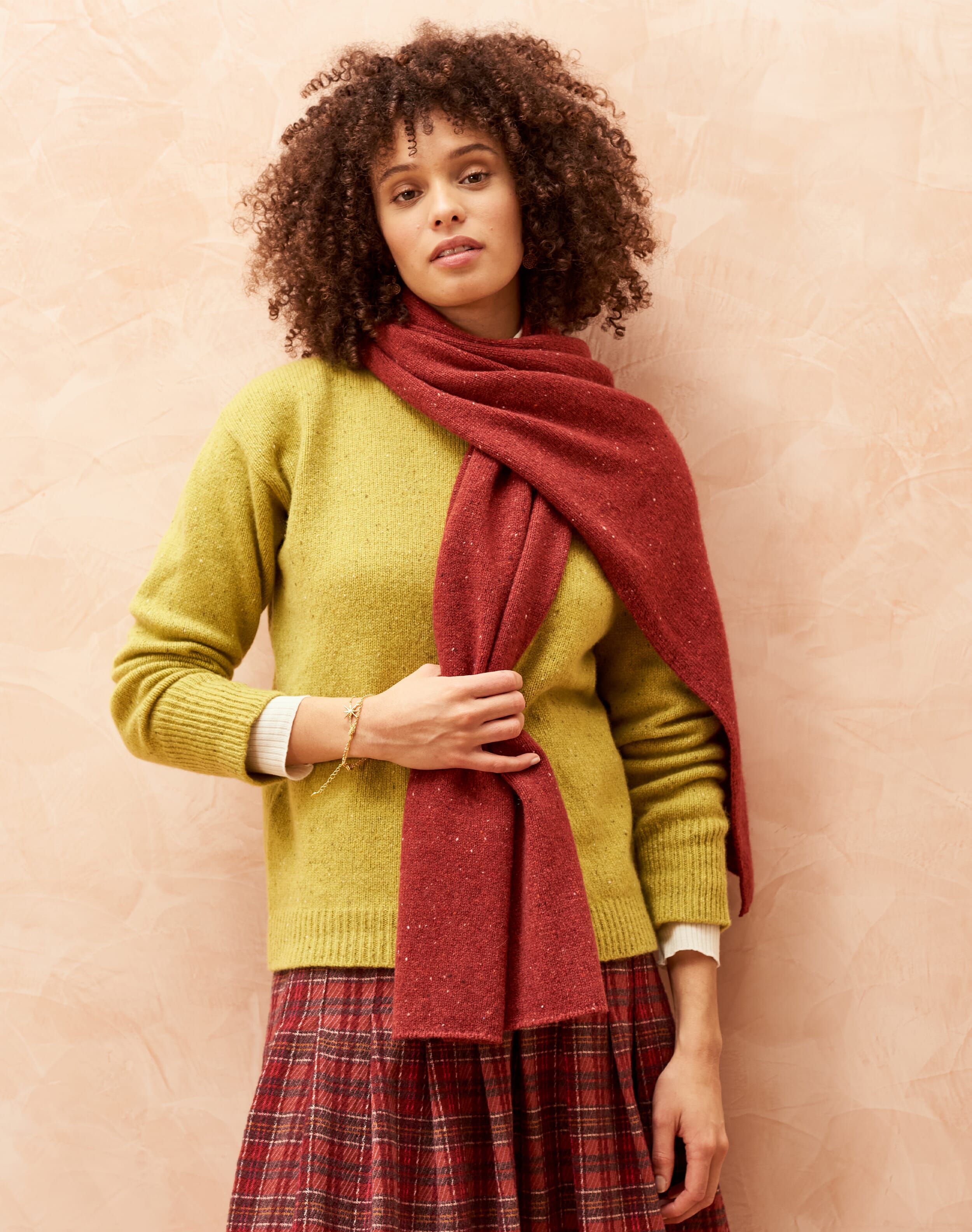 Red Donegal Cashmere Scarf | Accessories | Brora Fashion