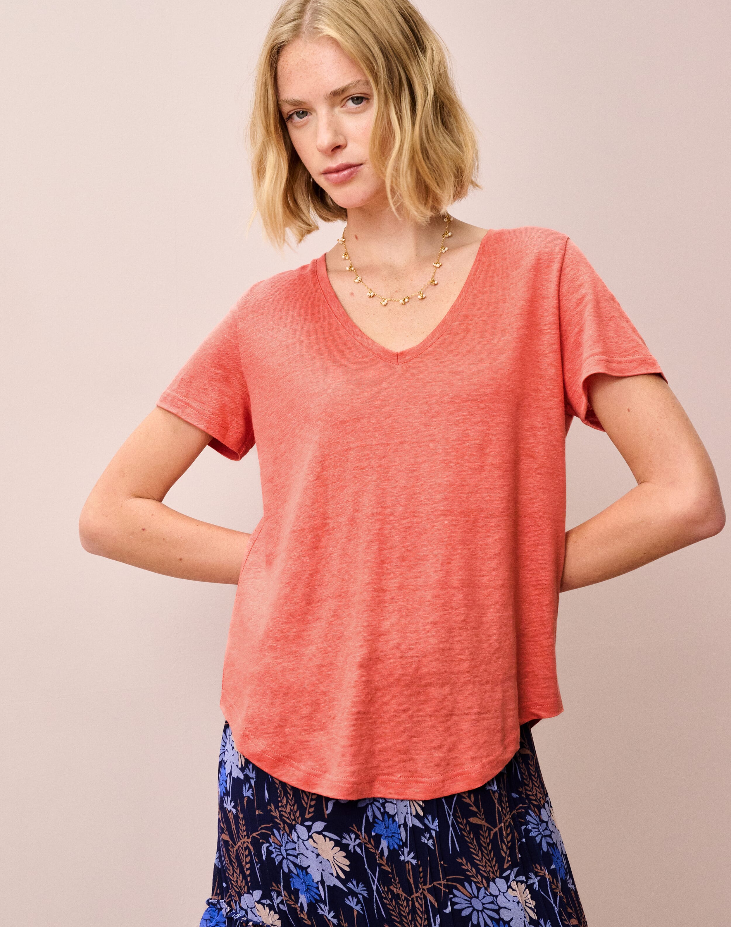 Brora Linen Knit V Neck T-Shirt Sienna  - Size: 6