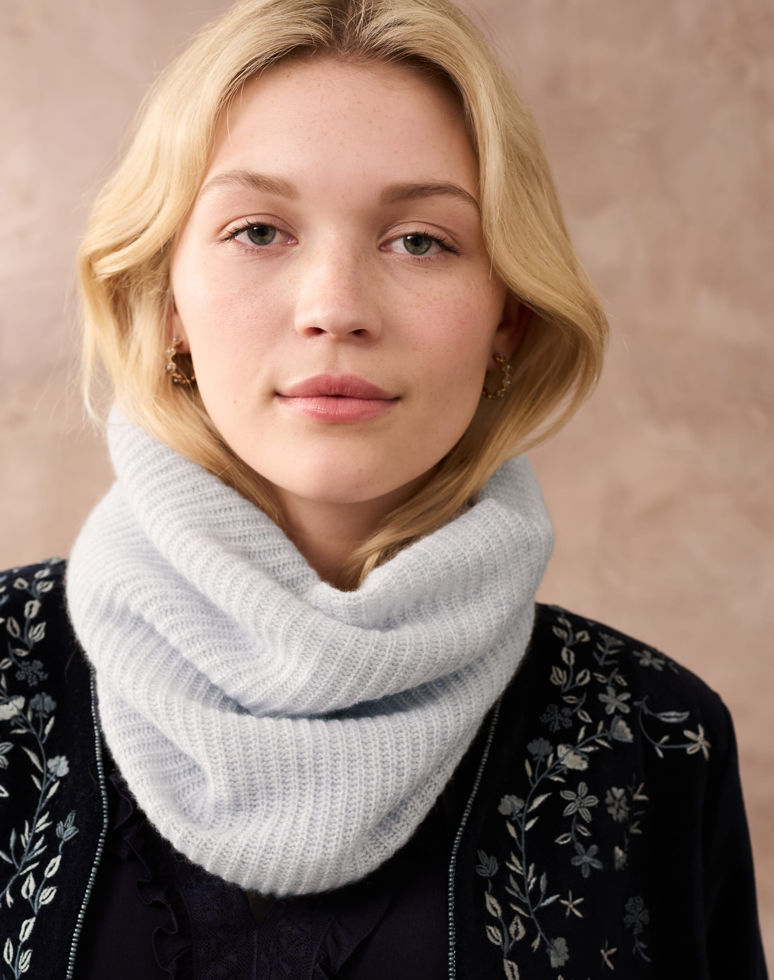 Brora Cashmere Textured Snood Pearl