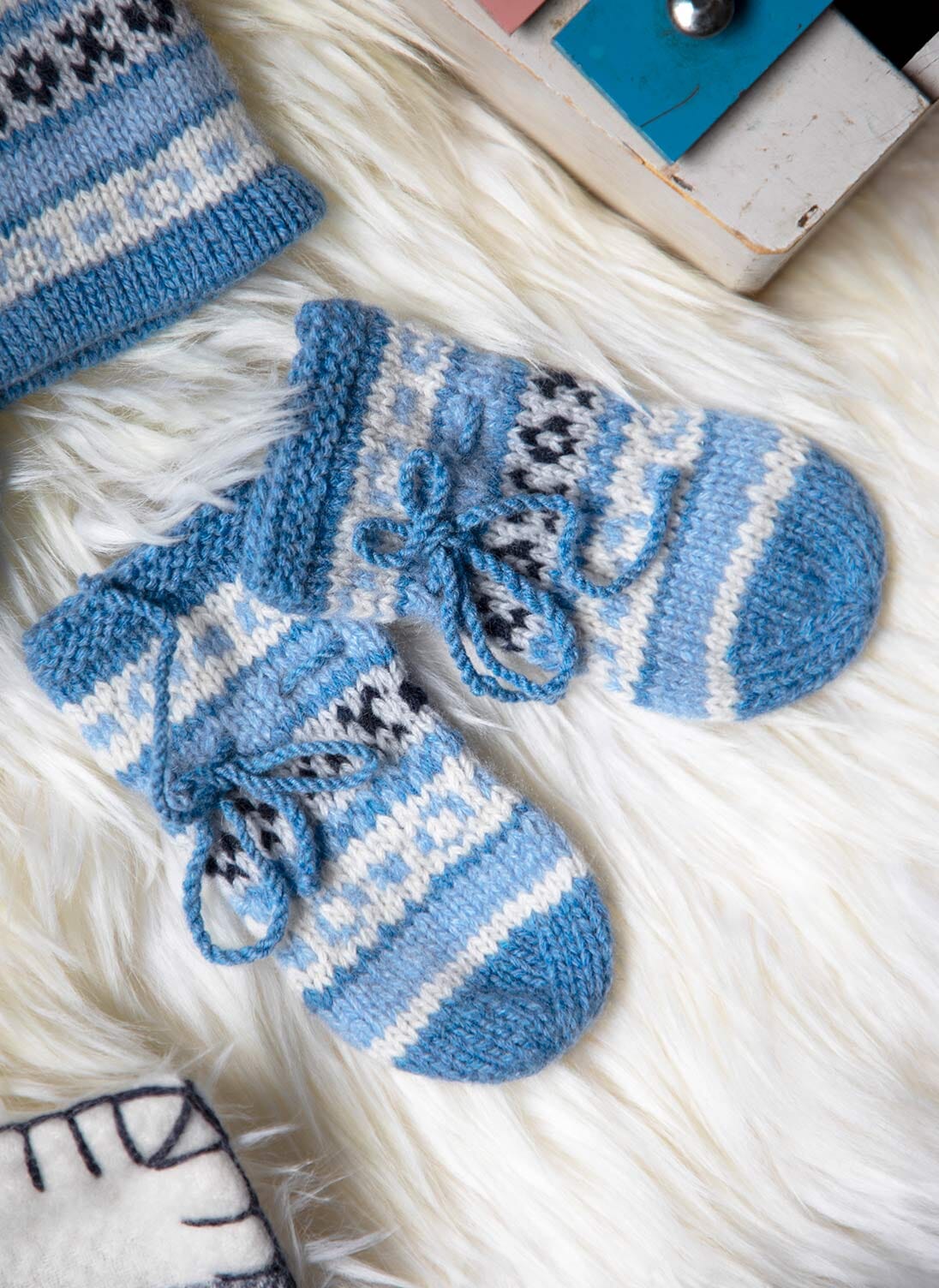 Cashmere Hand Knit Fair Isle Mittens Delft