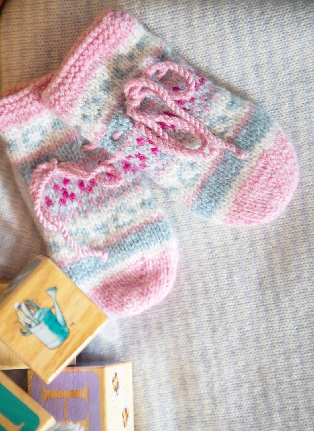 Brora Cashmere Hand Knit Fair Isle Mittens Petal