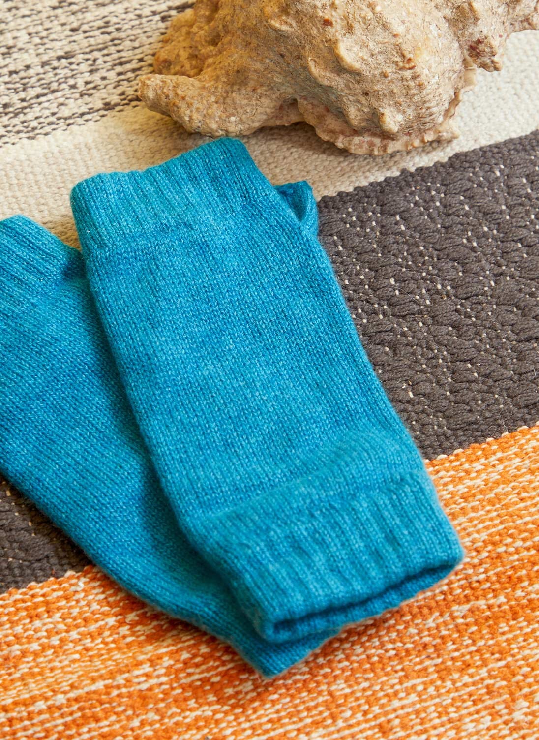 turquoise-women-s-cashmere-wristwarmers-gloves-wristwarmers-brora