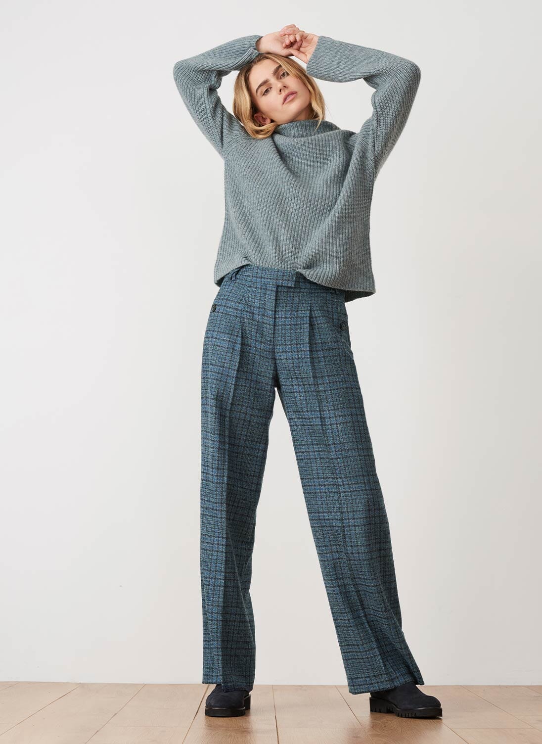 Kick flared check trousers - Woman | MANGO OUTLET Greece