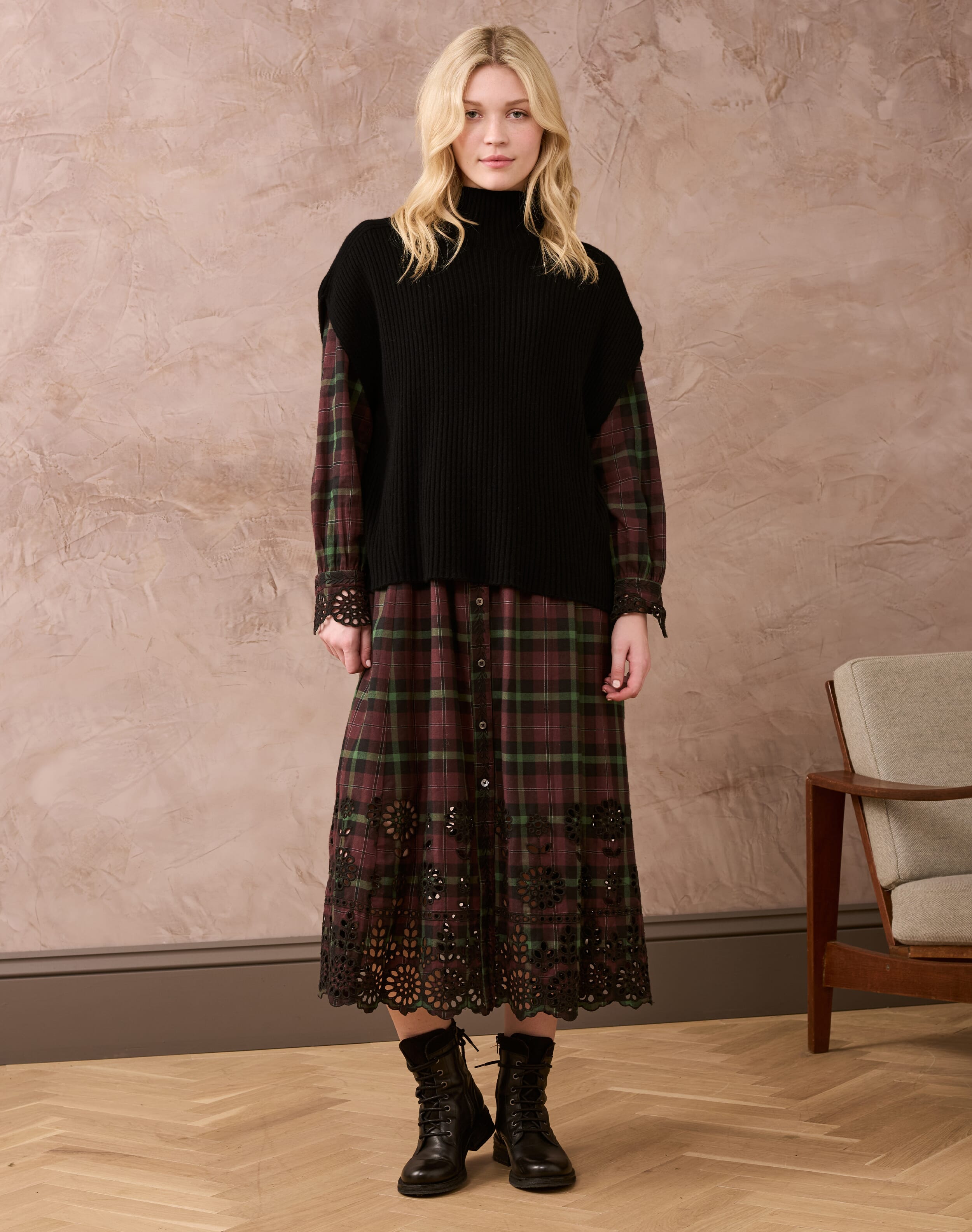 Black Cashmere Ribbed Poncho | Women's Polonecks | Brora Sale Black Cashmere Ribbed Poncho | Women's Polonecks | Brora Sale