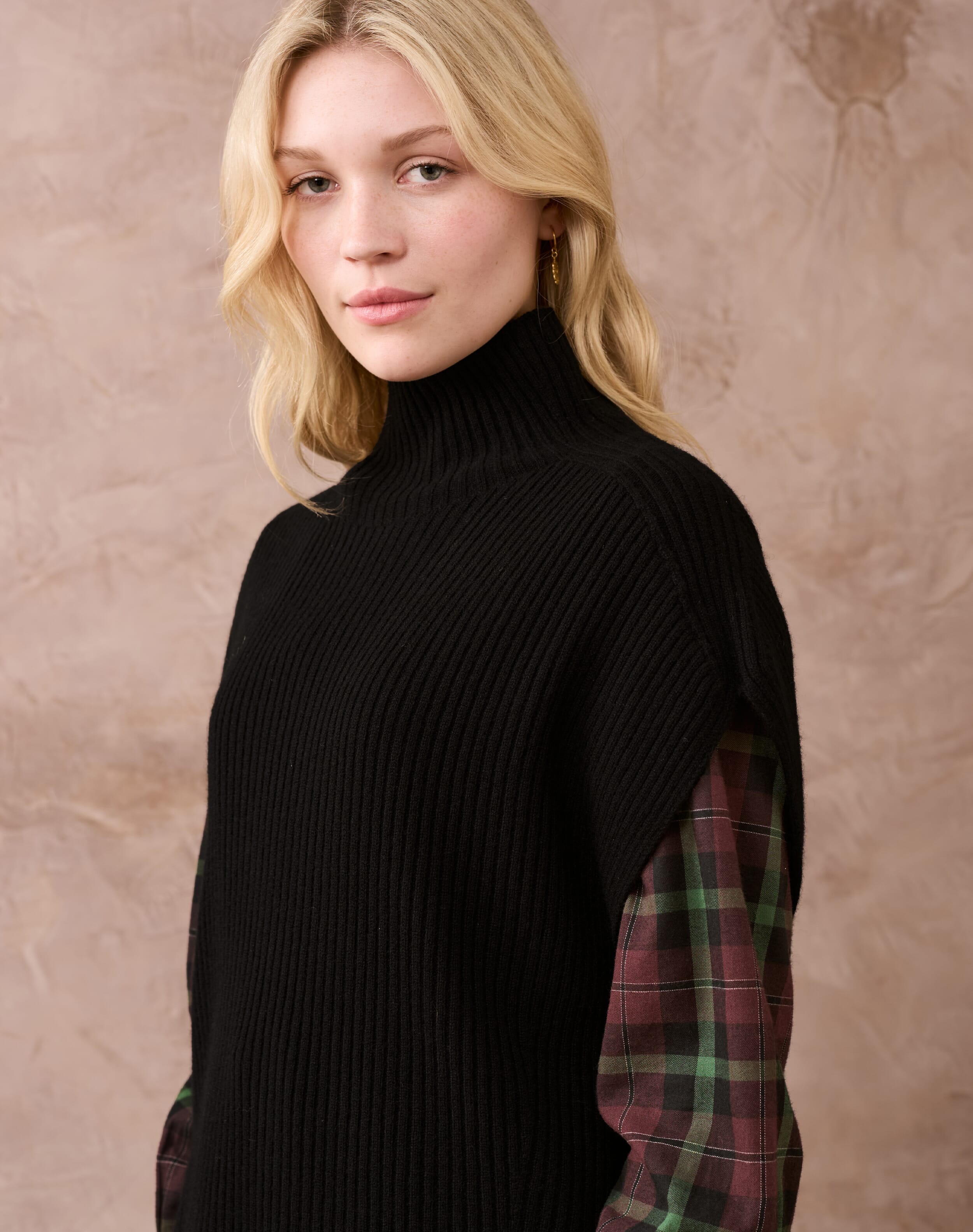 Black Cashmere Ribbed Poncho | Women's Polonecks | Brora Fashion