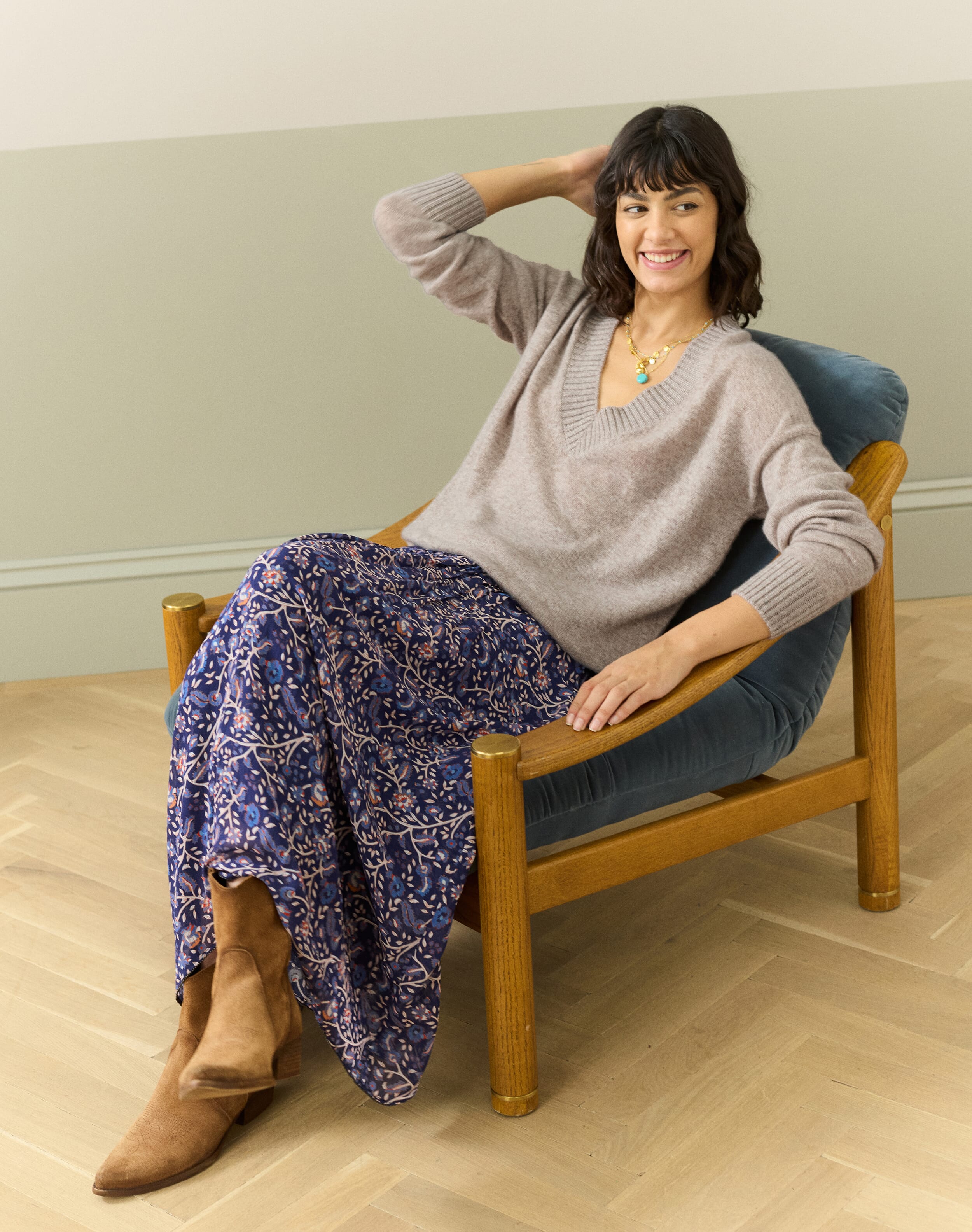 Brora Cashmere Gauzy V Neck Jumper Ash  - Size: 8-10